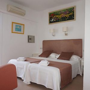 Habitación con 2 Camas Individuales